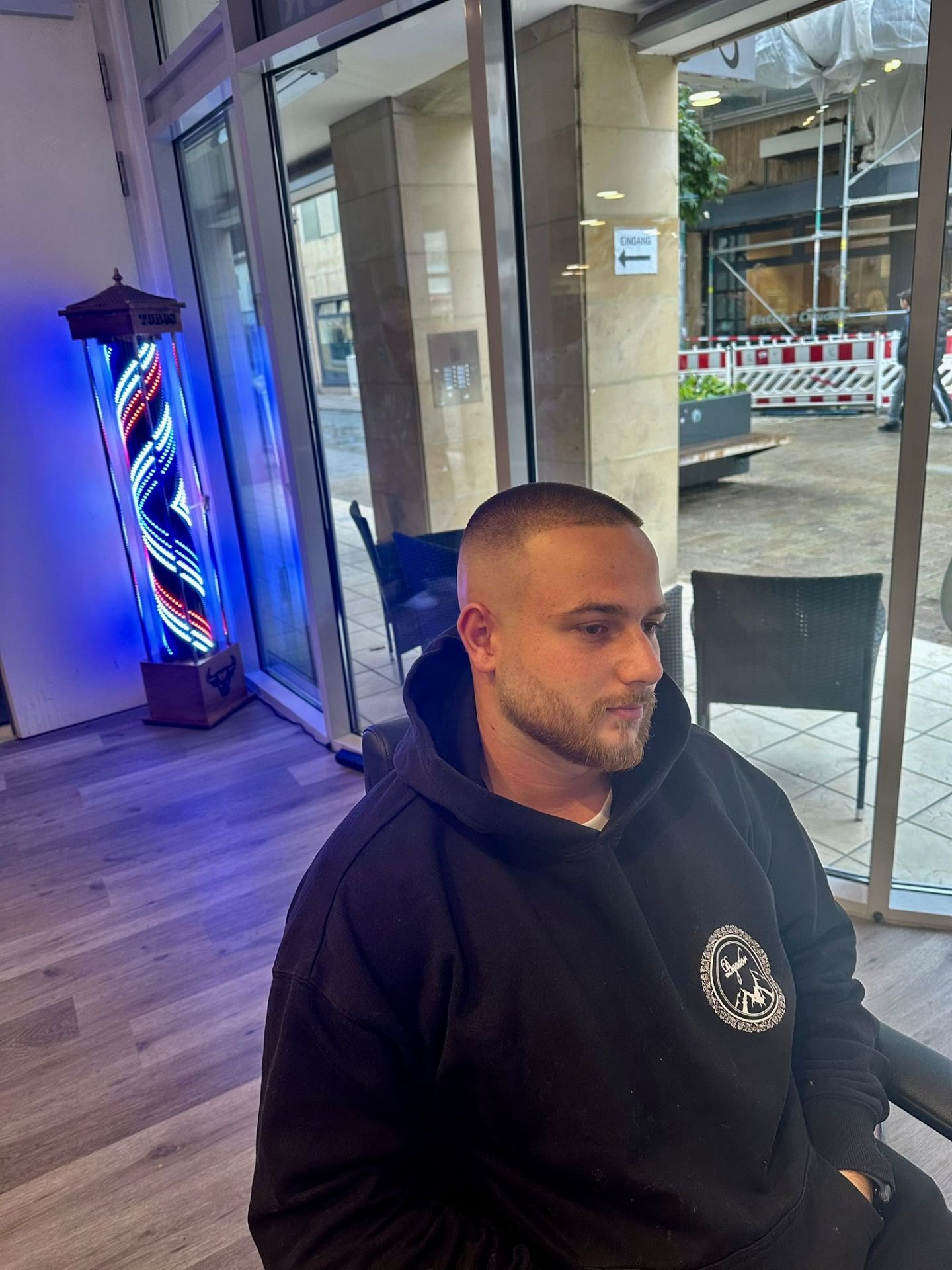 Kreative Frisur von Chaarisma Friseursalon